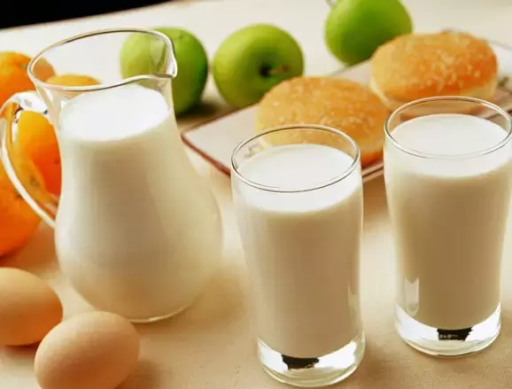 每天一杯牛奶提高记忆力