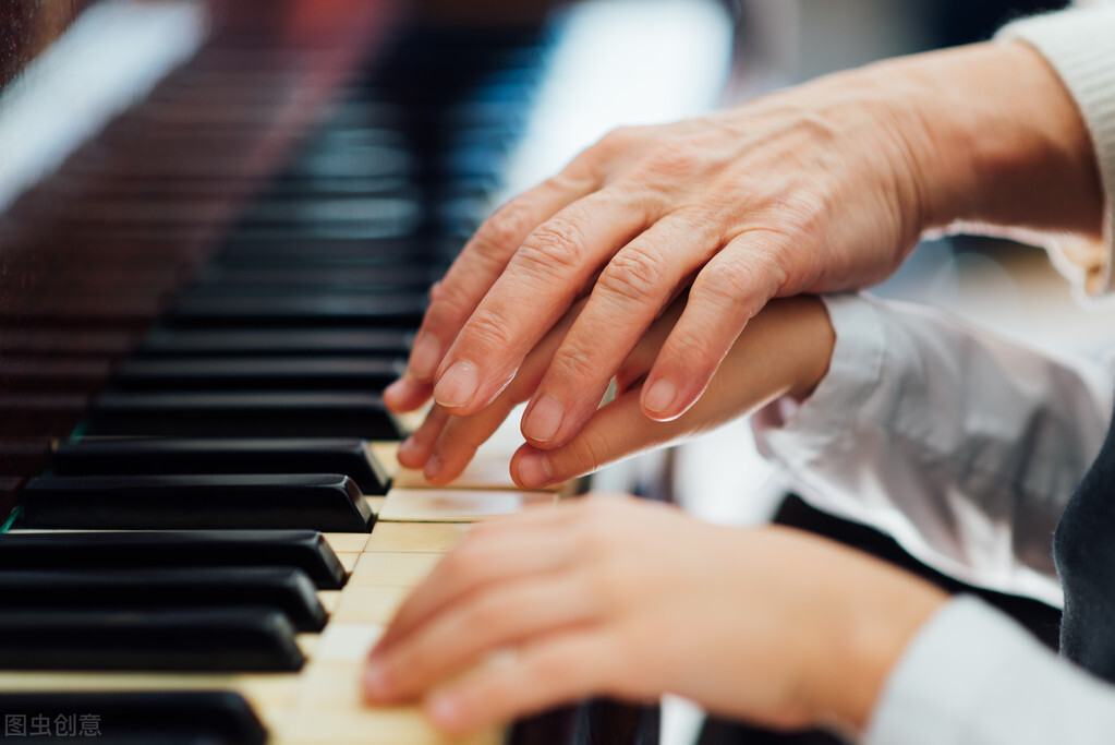 钢琴基础入门和基本技术，以及如何加强钢琴基本功训练的重要性