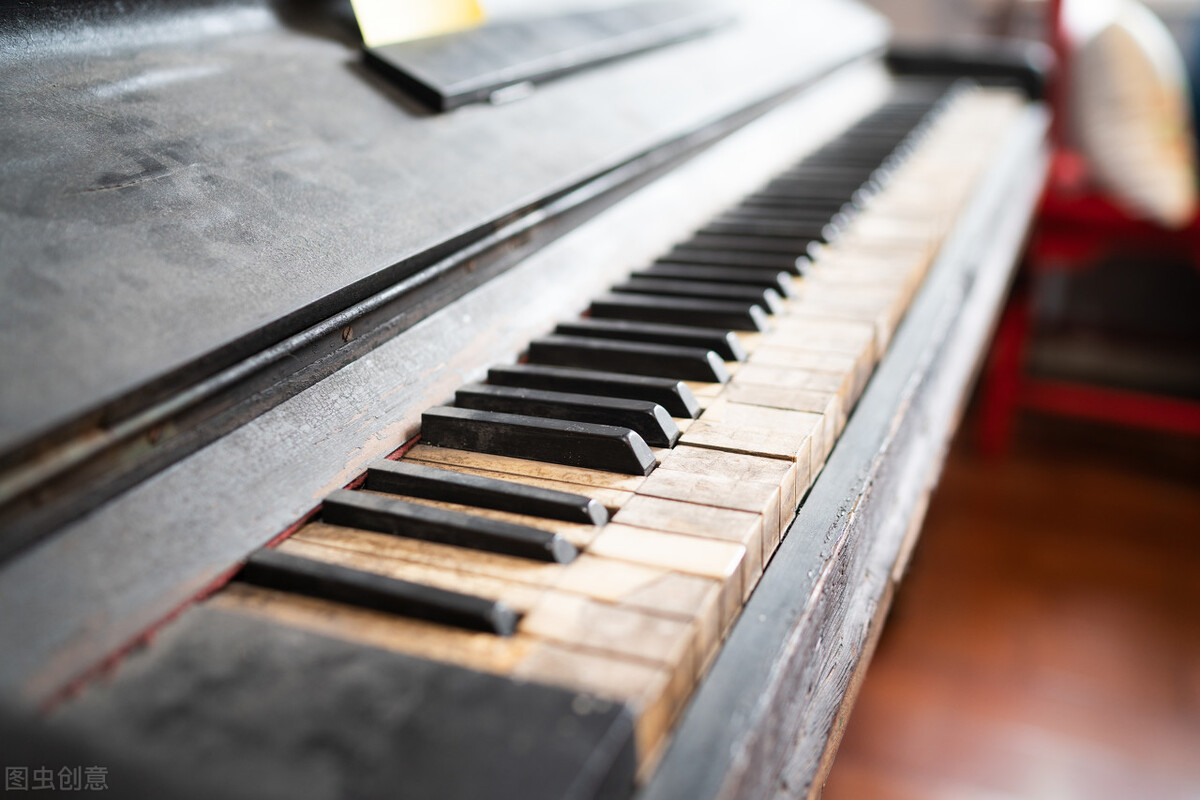 零基础学琴如何才能学好，钢琴基本练习和即兴伴奏基本技术与方法