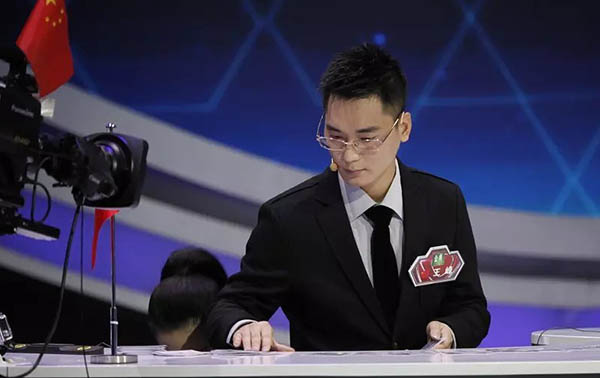 《最强大脑》王峰完胜德国选手，他是如何做到24秒记住一副牌的？