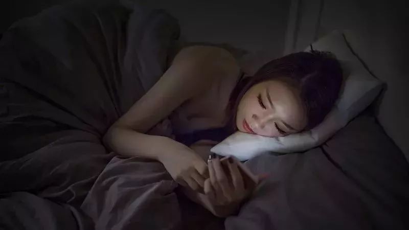 美少妇夜夜失眠变抑郁 只因老公的这一举动 网友一边倒：没毛病