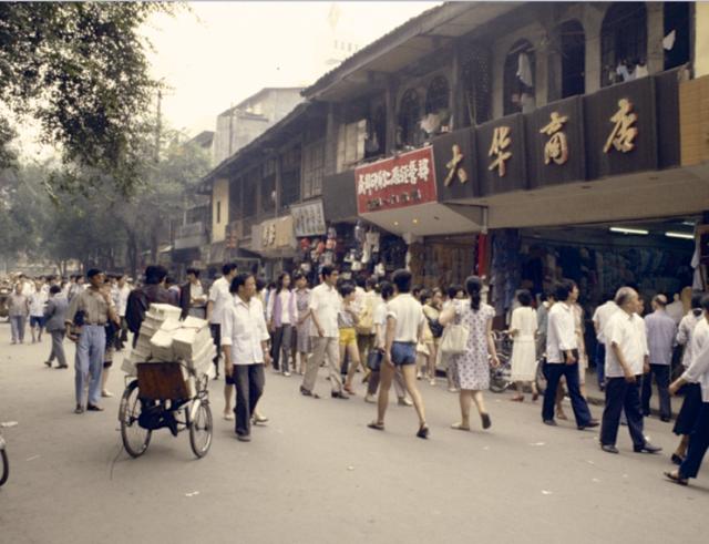 老城记忆，80年代的四川成都，感受巴蜀天堂版的安逸生活