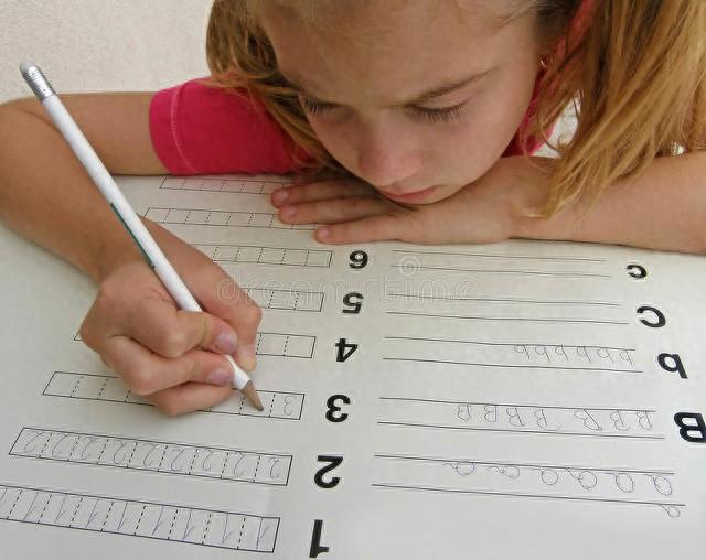 怎样让小学生快速记字,儿童记忆的发展，小孩学拼音记不住怎么办？今天给大家介绍下！